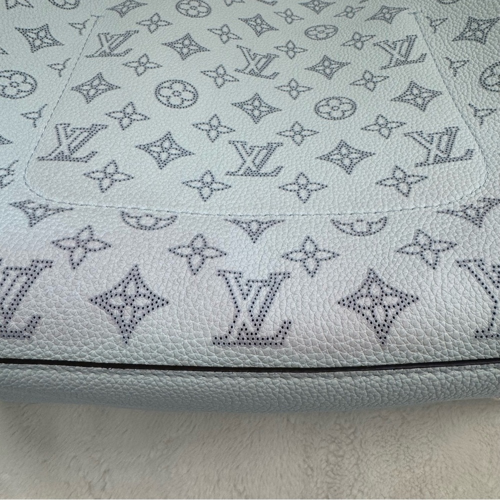 Louis Vuitton Blue Mahina Leather Caramel Bag - Picture 12 of 16